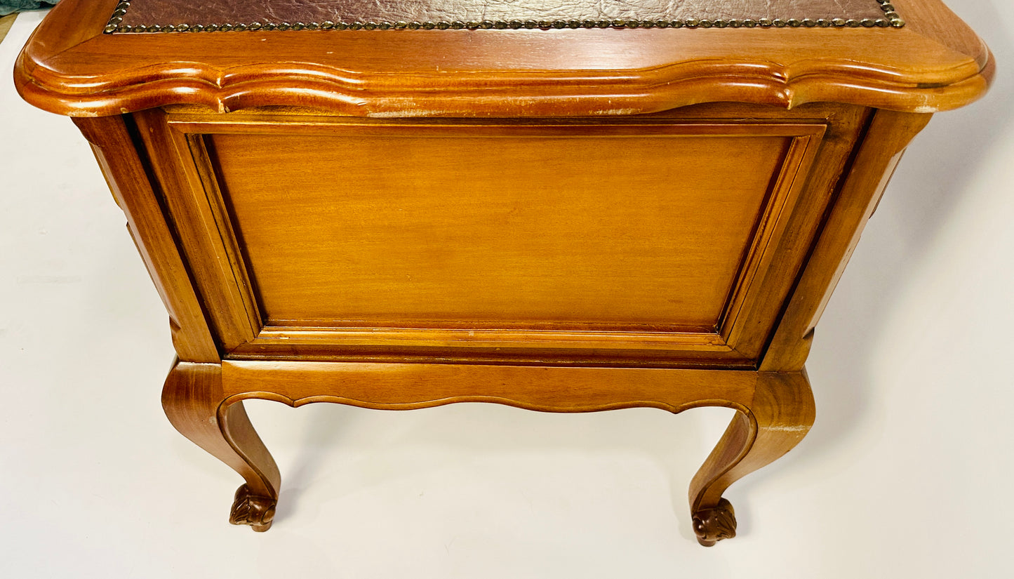 Leather Top Desk (1 Drawer Pull Missing)