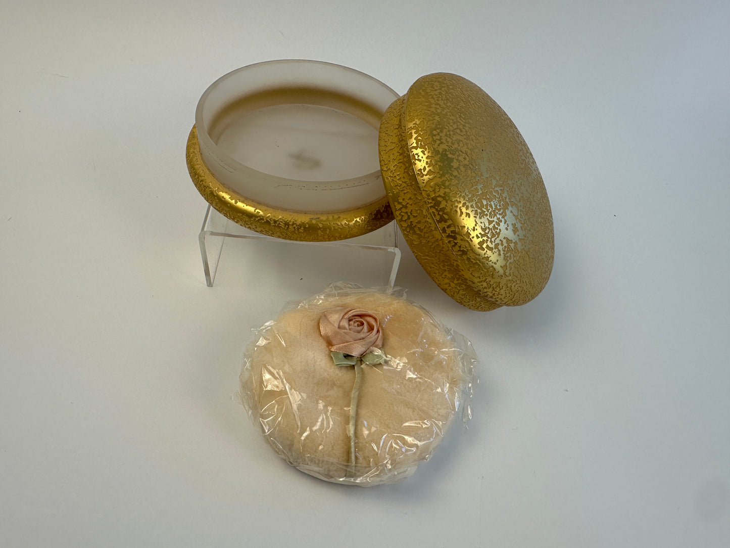 Vintage Gold Textured Glass Powder Box With Puff