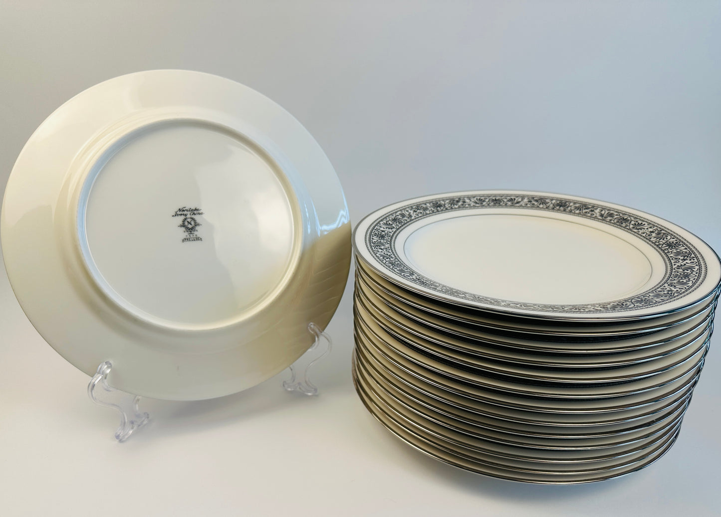 Noritake Prelude Dinner Plates Set of Fourteen