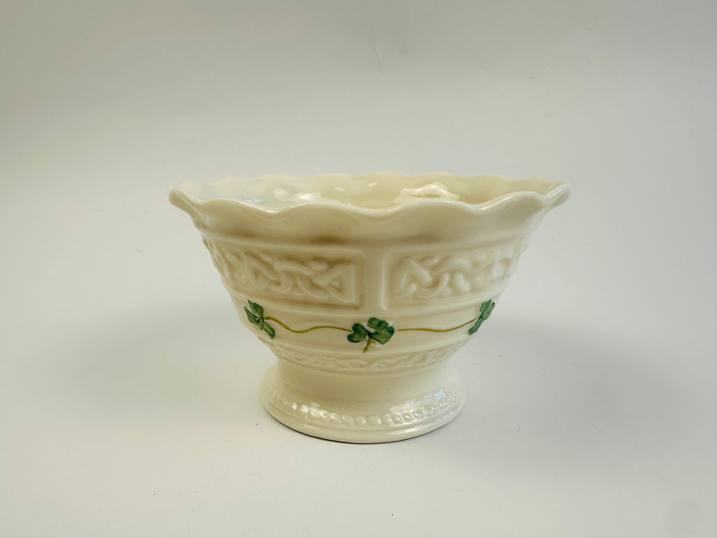 Belleek Clover Ring Sugar Bowl